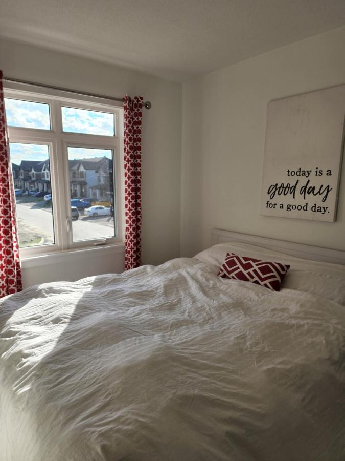 Place You Can Call Home !!! Near Ottawa Airport Exteriör bild